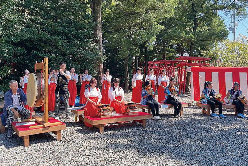 八幡社境内にて(田原まつり)